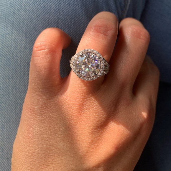 7.55 Forever one C & c moissanite 14 kt solid gold wedding set - Picture 2 of 2